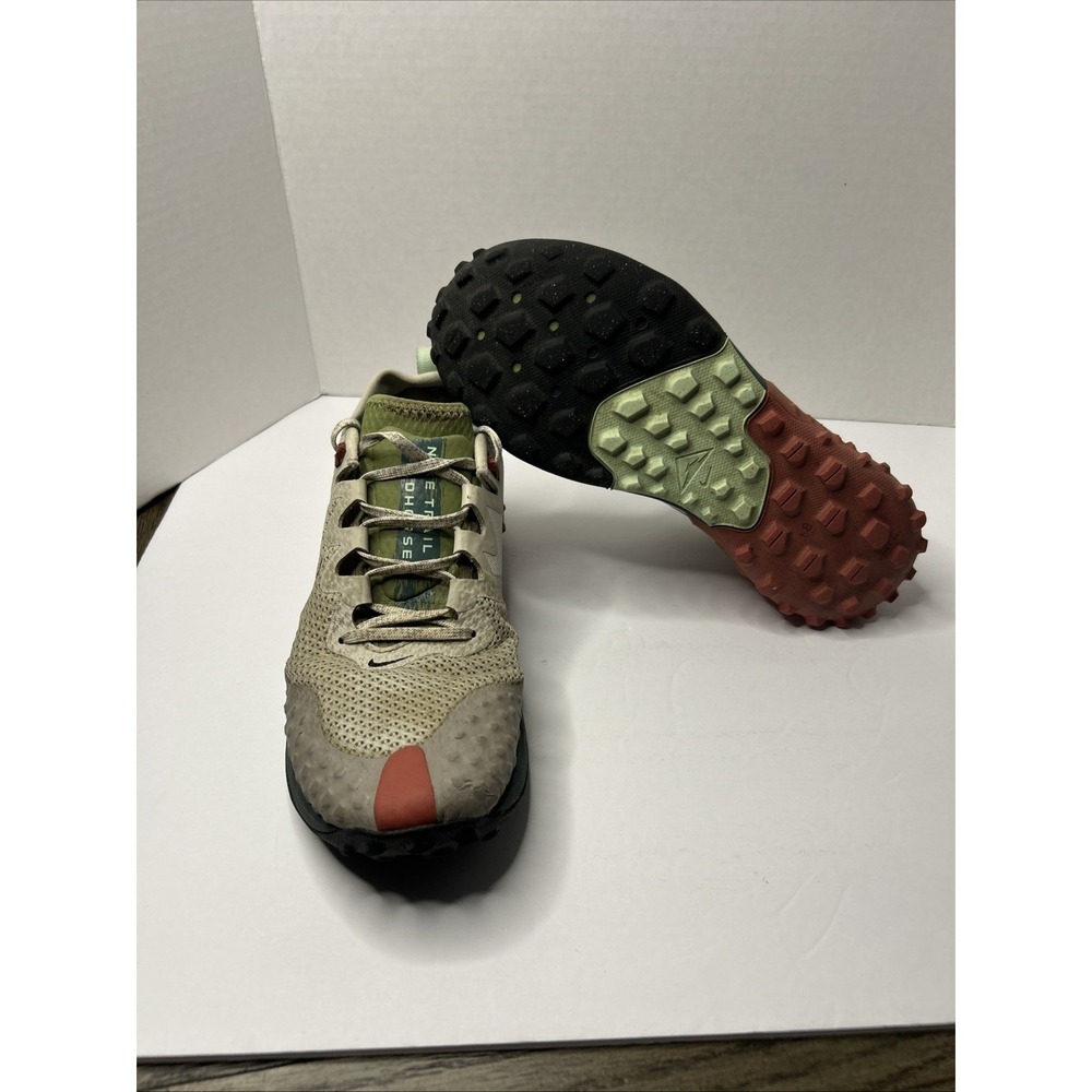 nike wildhorse 7 Women size 9.5  gray‎ athltic trail running hiking sneakers
